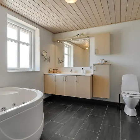 I Vrist Med Sauna Sj280 Semesterbostad *
