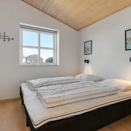 Semesterbostad I Vrist Med Sauna Sj280